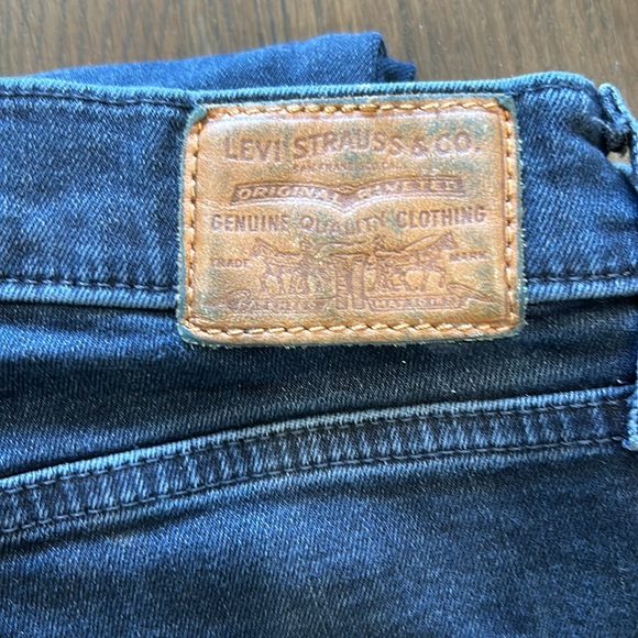 Levi’s 311, shaping skinny jeans; size 28; soft black - Picture 6 of 6